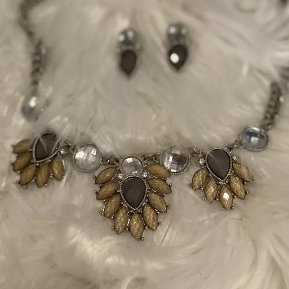 18 inch Flower Necklace with Purple grayish/yellow faux stones and crys… - Picture 4 of 10